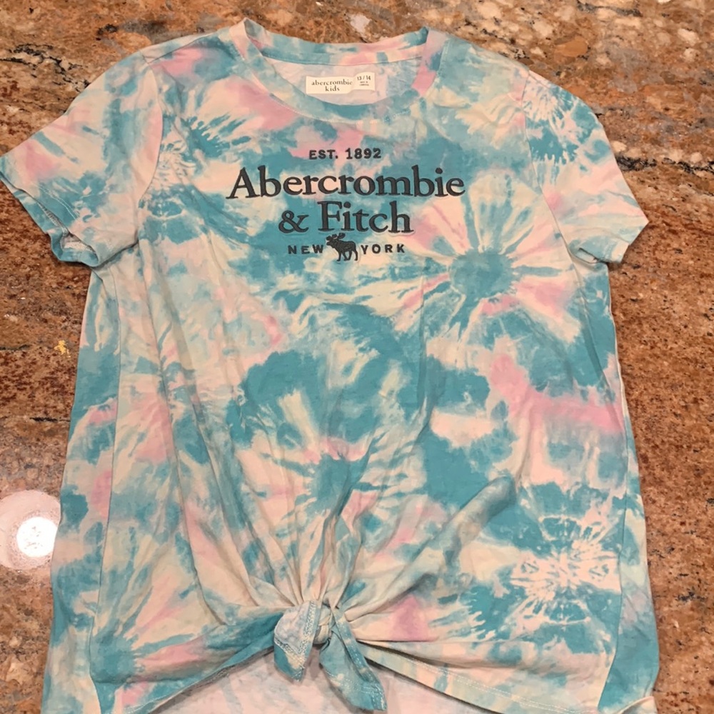Abercrombie kids t shirt